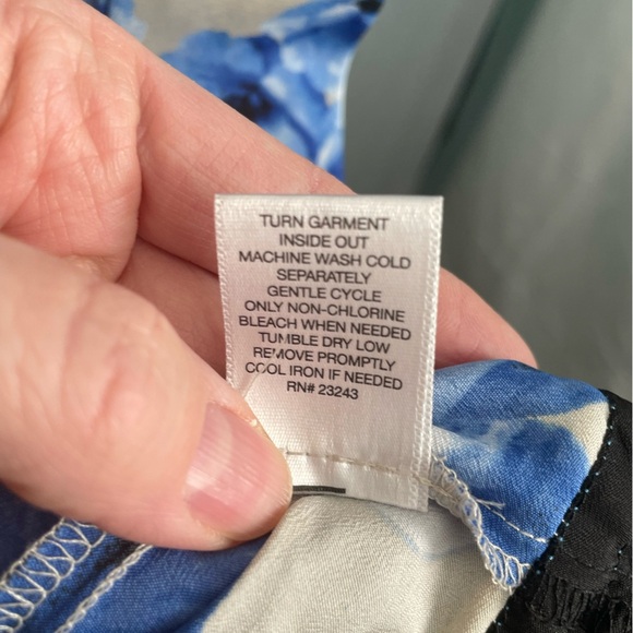 NY & co Floral Blue and Cream Women's Top Size XL - Picture 7 of 9